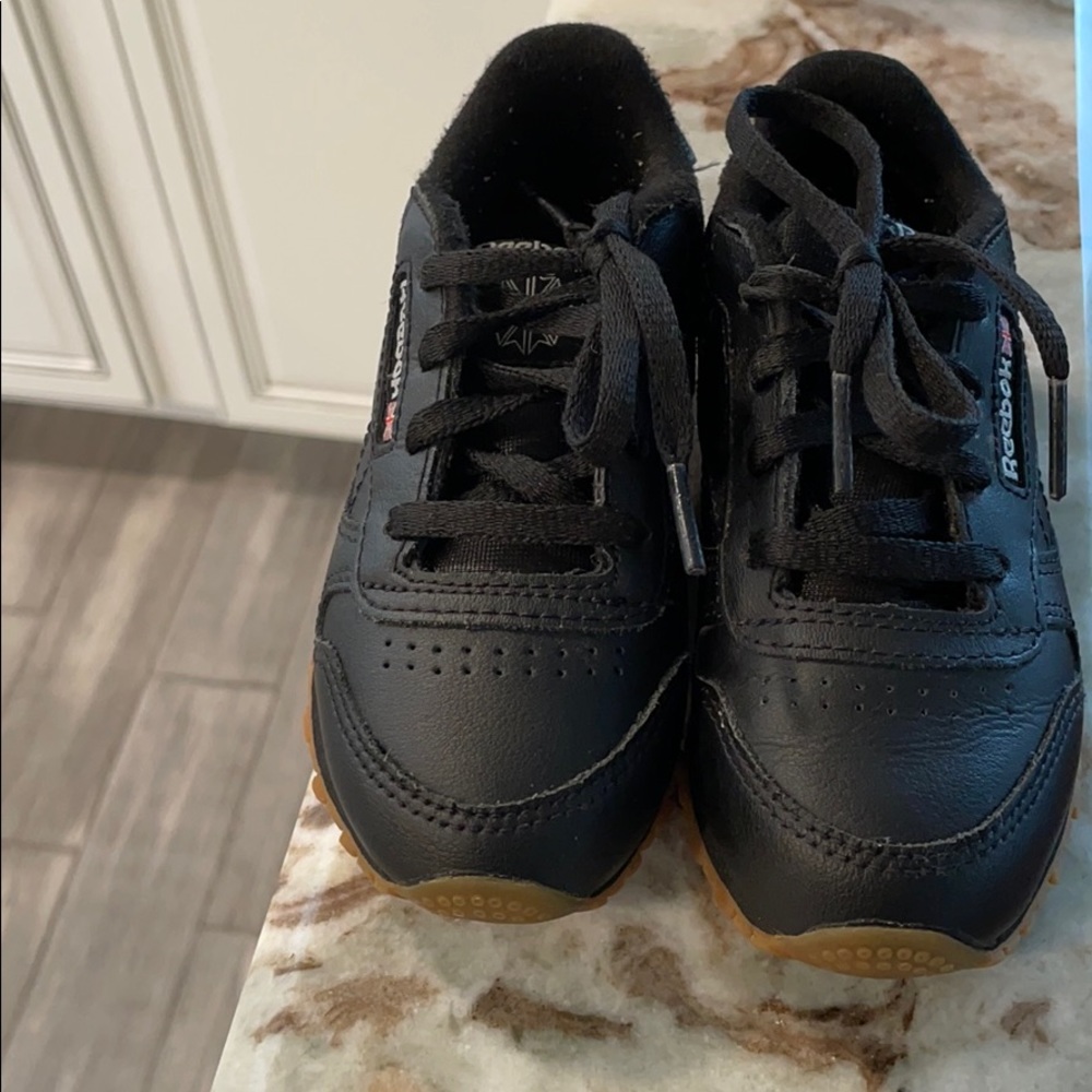 Reebok Classics - Picture 2 of 4
